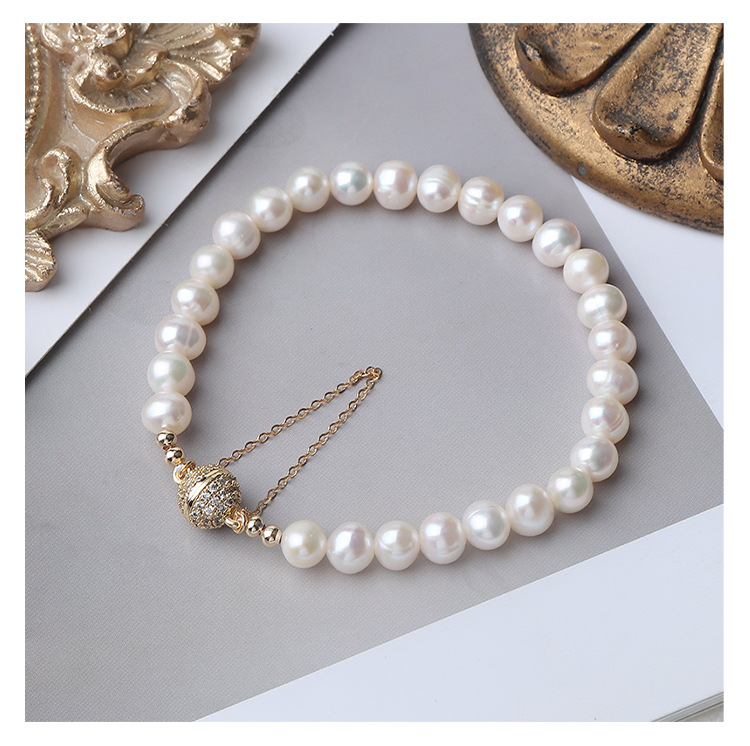 Beaded Pearl Bracelet with magnetic Zircon closer