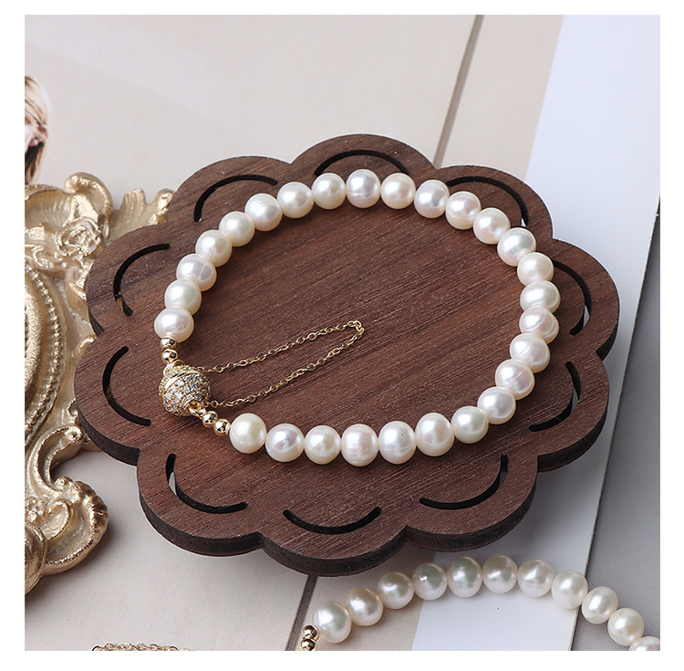 Beaded Pearl Bracelet with magnetic Zircon closer