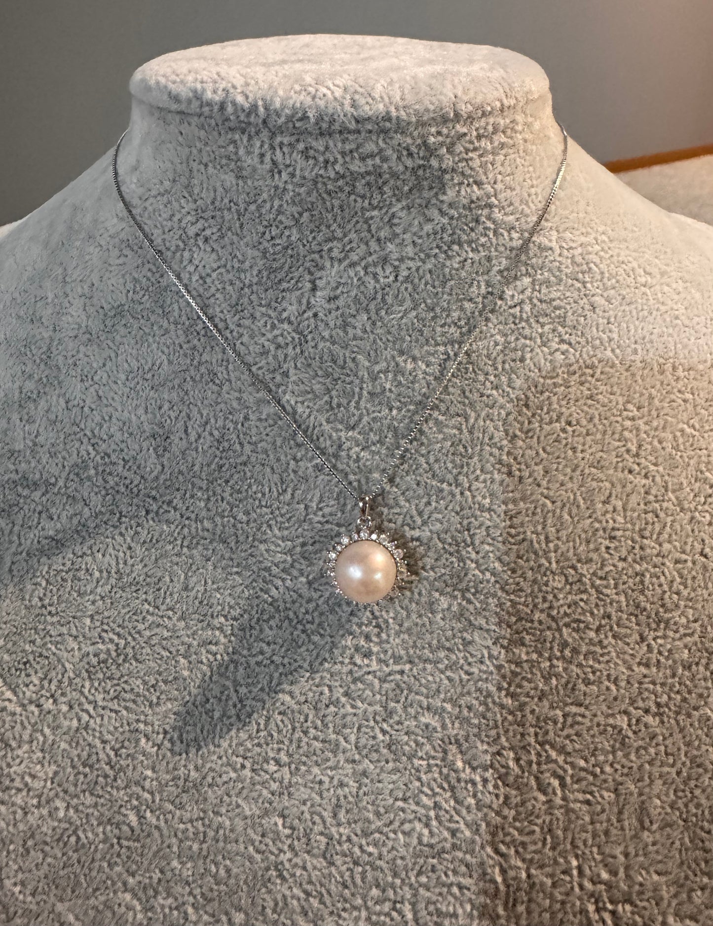 White Core Pearl Sunflower Pendant – 925 Silver & Zircon Halo
