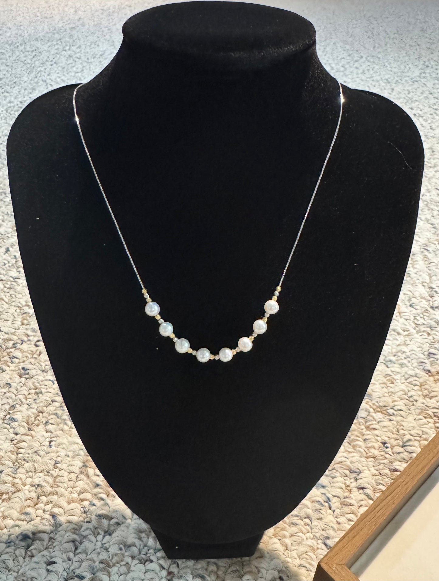 8-Pearl Station Necklace Alternating Gold & Silver Laser Beads 925 Silver 42cm