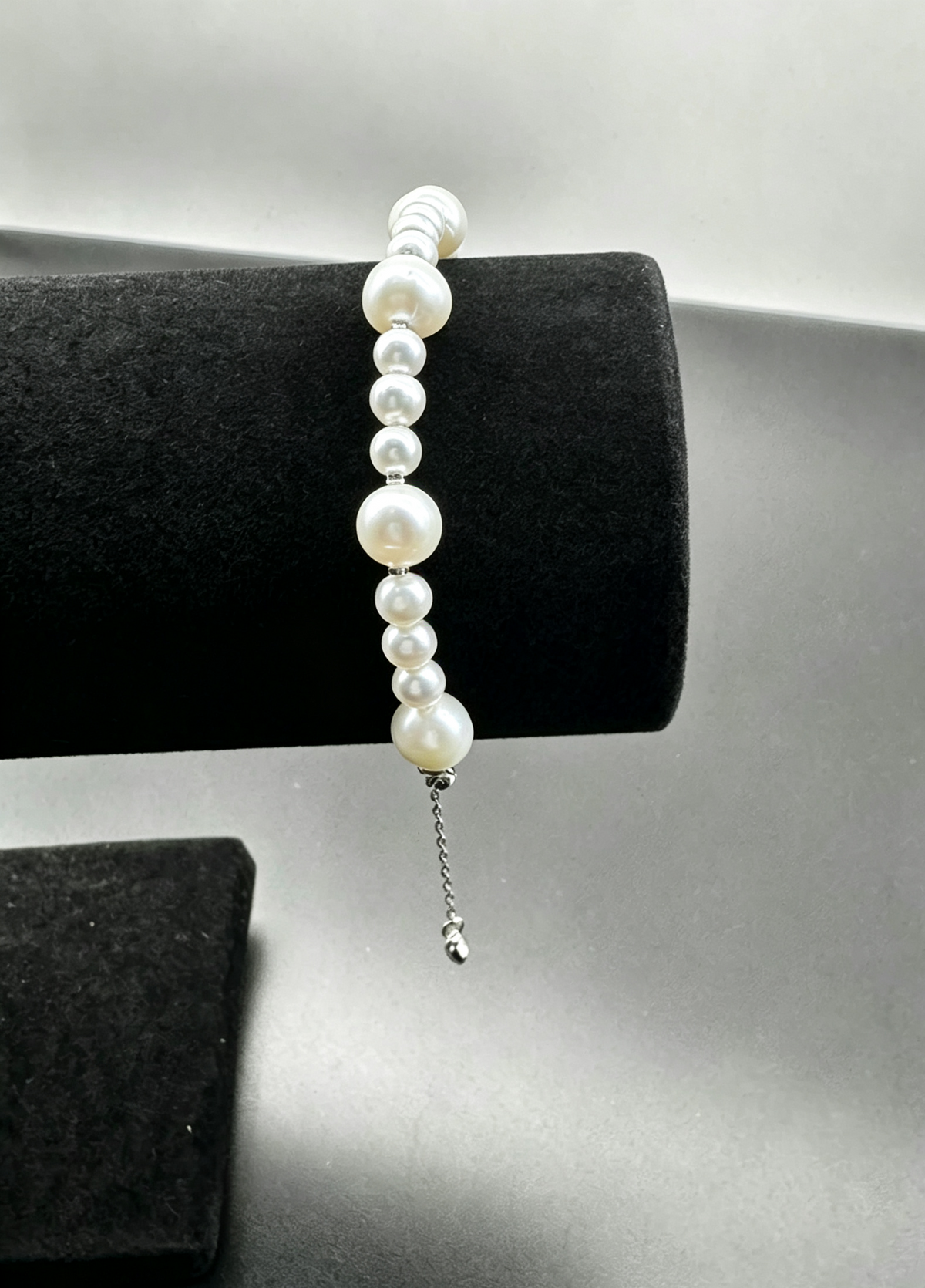 Graduated White Pearl & Sterling Silver Bracelet 17cm