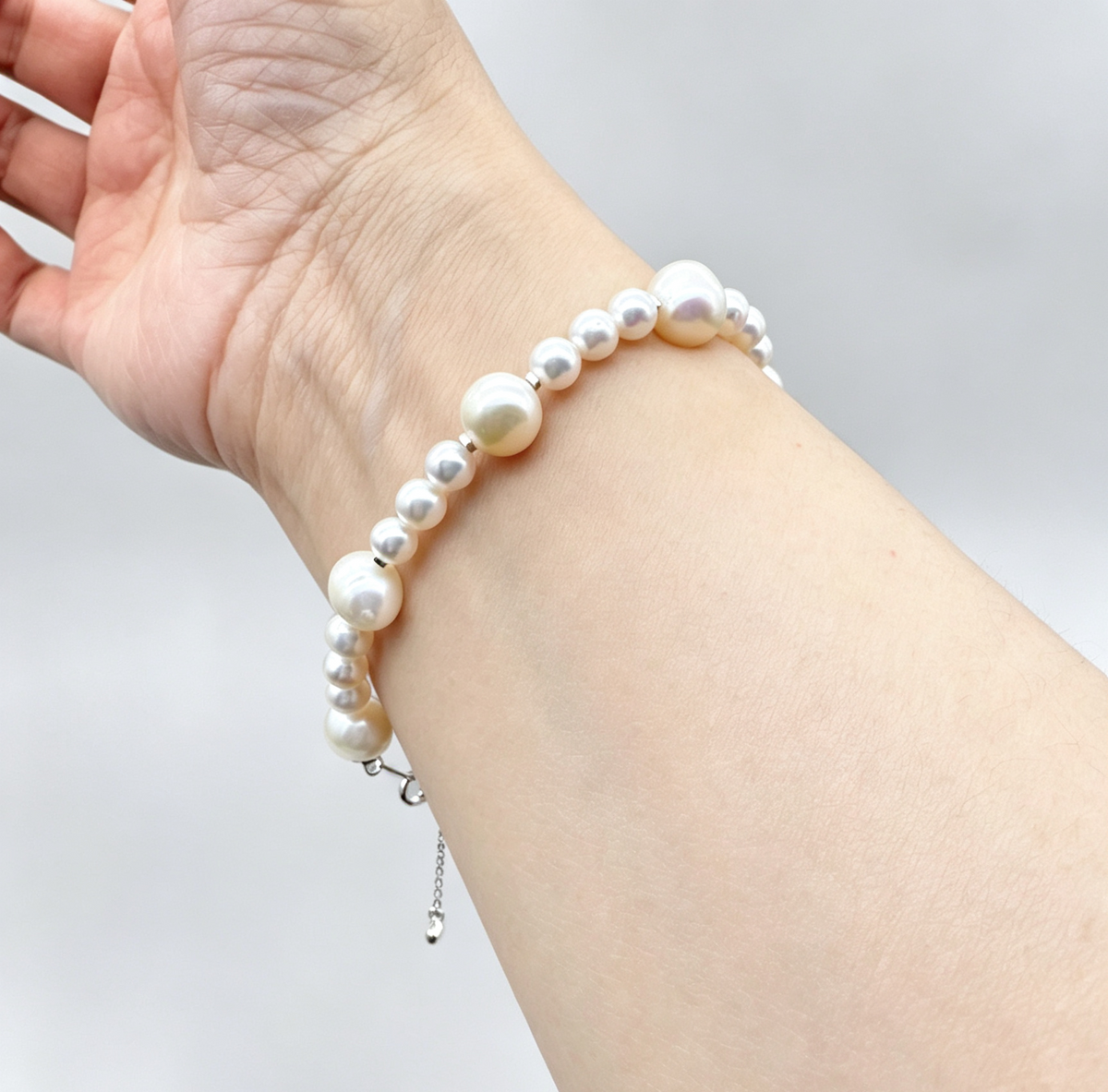 Graduated White Pearl & Sterling Silver Bracelet 17cm