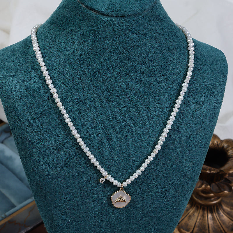 Shell Fishtail Pendant Xiaomi Pearl Choker Necklace – Gold-Plated Copper
