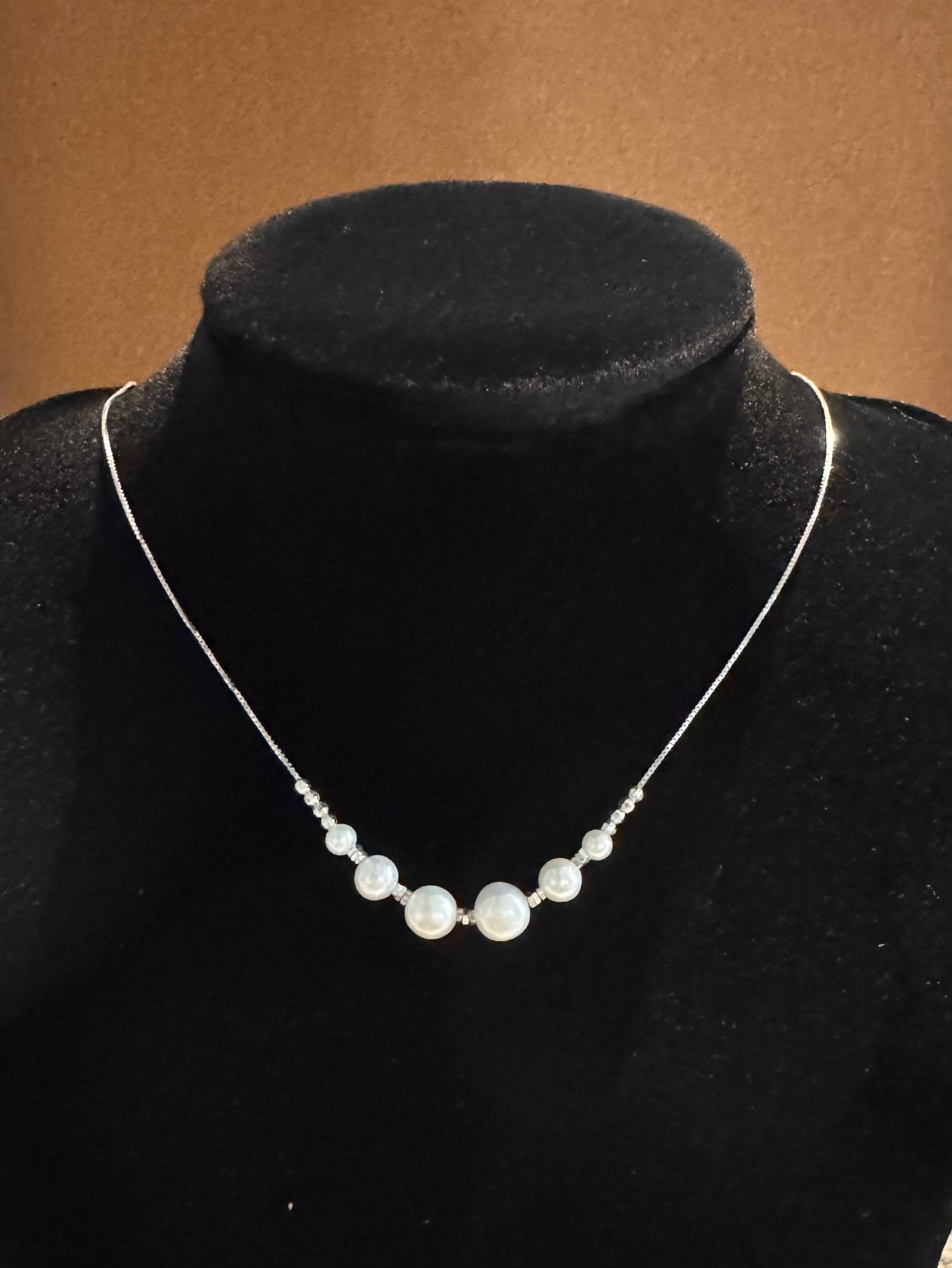 Graduated 6-Pearl Station Necklace with Silver Spacers & Faceted Beads 925 Silver 42cm