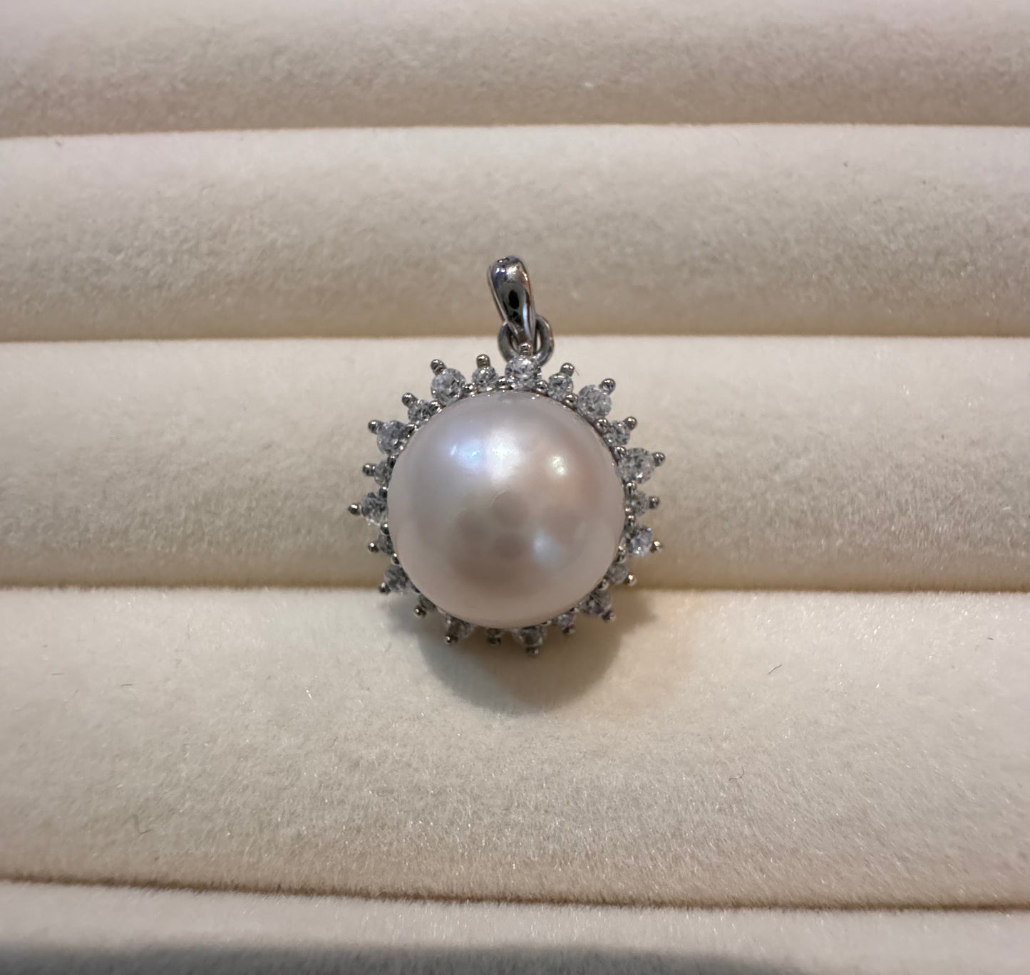 White Core Pearl Sunflower Pendant – 925 Silver & Zircon Halo