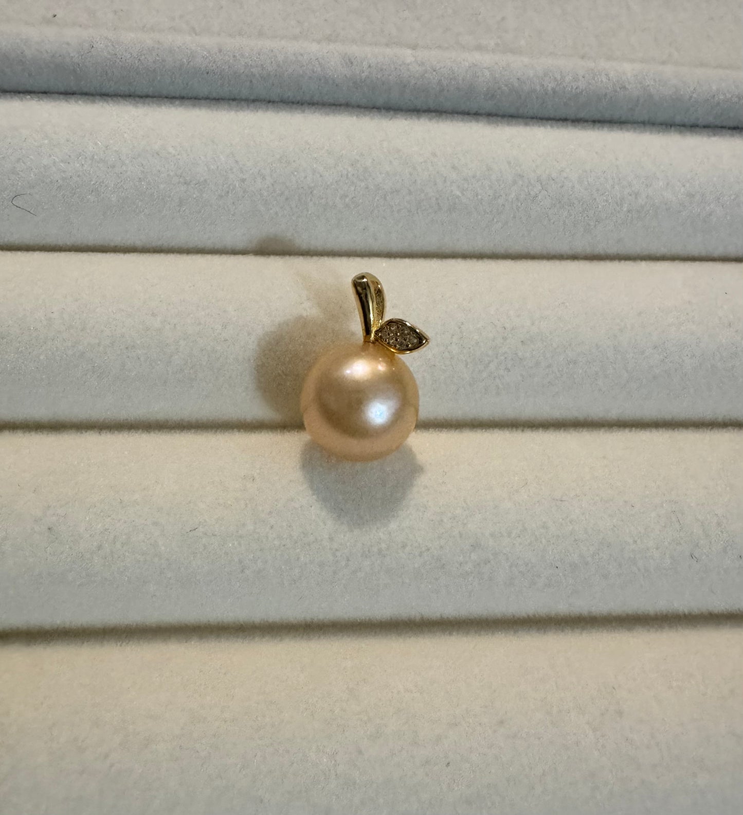 Apple Pearl Pendant – 9mm Pink Freshwater Pearl