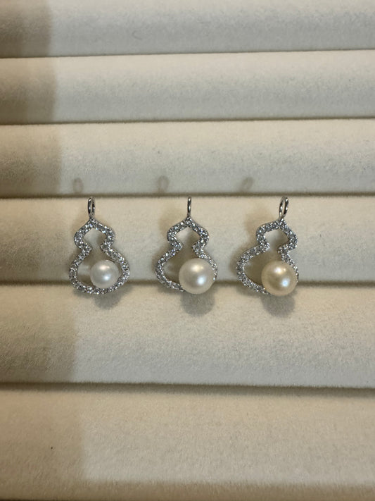 White Seedless Pearl Gourd Pendant – 925 Silver & Zircon